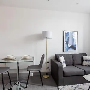 Contemporary 1 Bedroom Leeds Apartment Leeds (West Yorkshire)